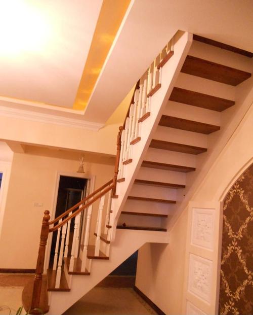 广州二层楼梯房装修的相关图片